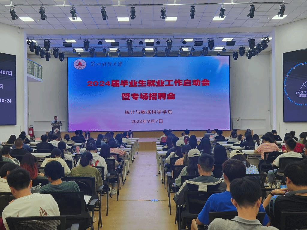 大厅里的人们描述已自动生成
